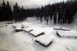 gulmarg--gujjar-homes-covered-ice